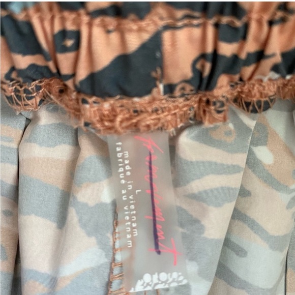 Free People Movement Zephyr Printed Pants
Camel Combo
Size Large - Picture 4 of 4